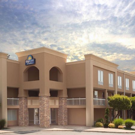 Days Inn By Wyndham Greenville Dış mekan fotoğraf