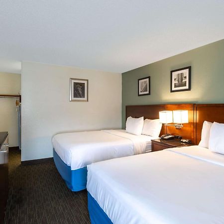 Days Inn By Wyndham Greenville Dış mekan fotoğraf