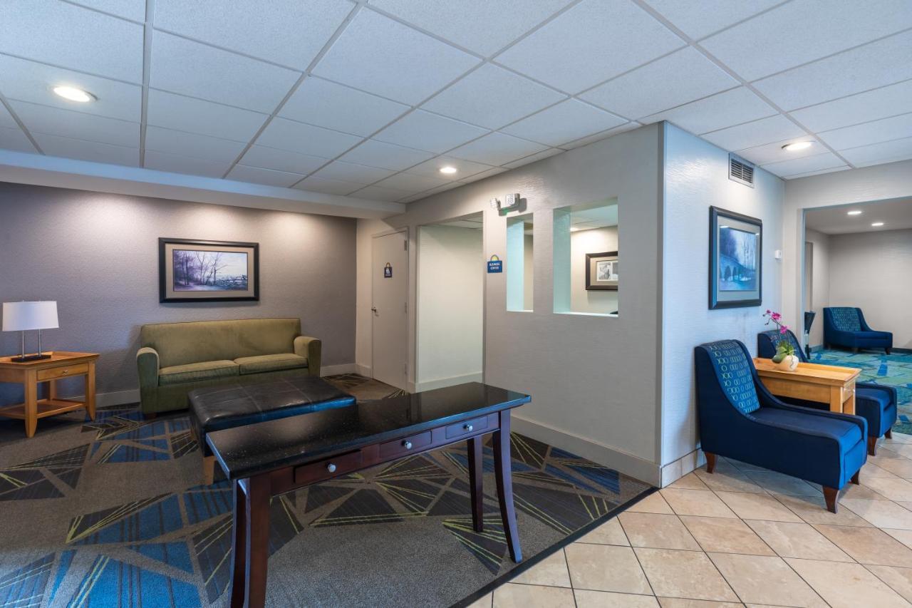 Days Inn By Wyndham Greenville Dış mekan fotoğraf