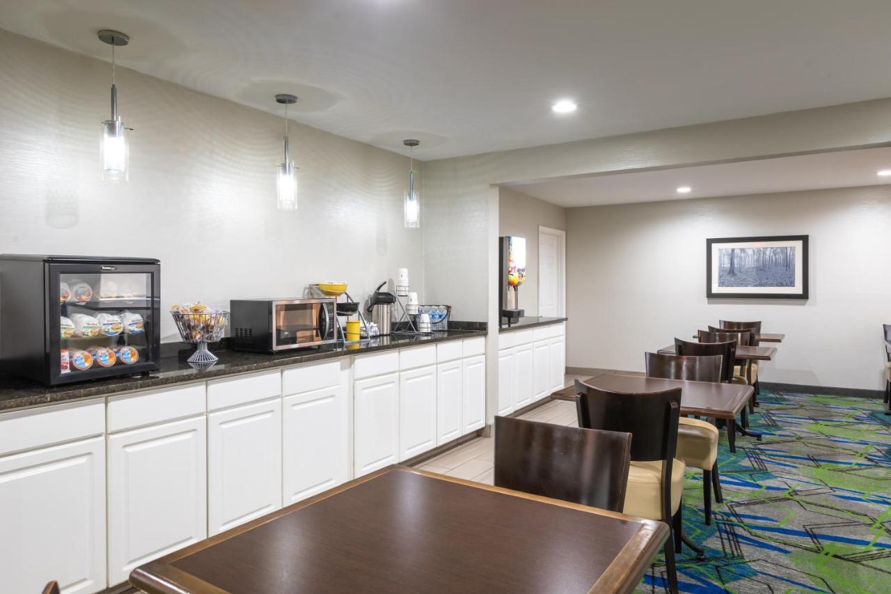 Days Inn By Wyndham Greenville Dış mekan fotoğraf