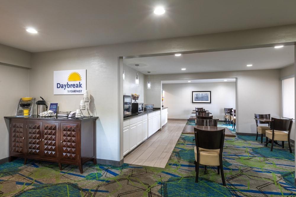 Days Inn By Wyndham Greenville Dış mekan fotoğraf