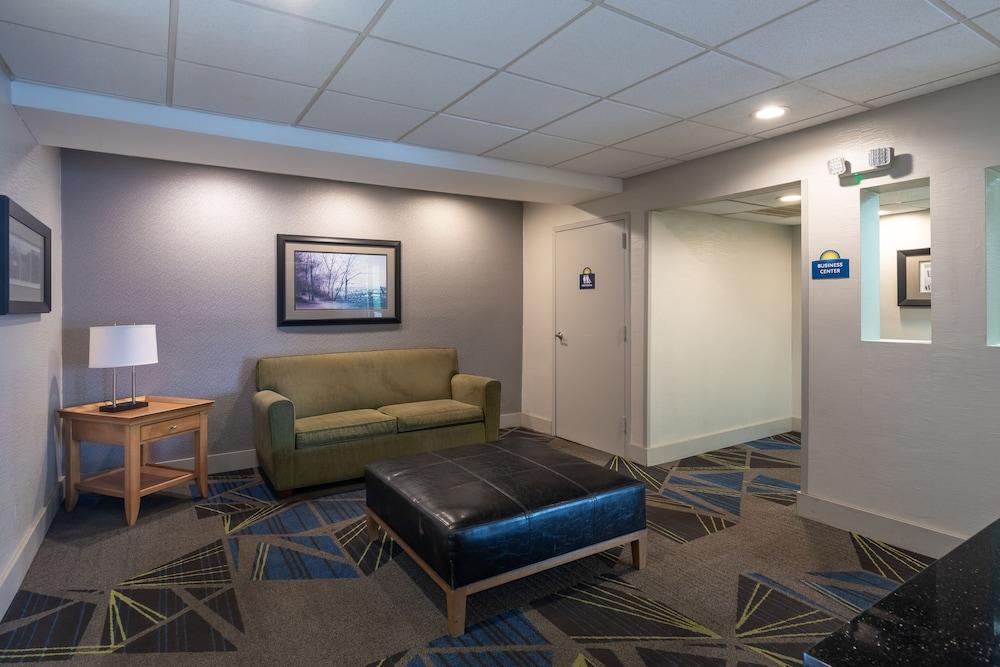 Days Inn By Wyndham Greenville Dış mekan fotoğraf