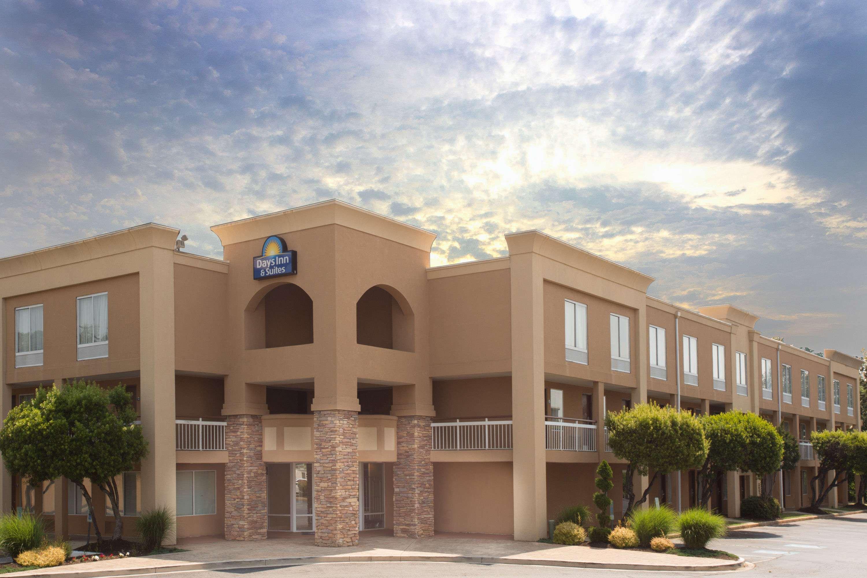 Days Inn By Wyndham Greenville Dış mekan fotoğraf