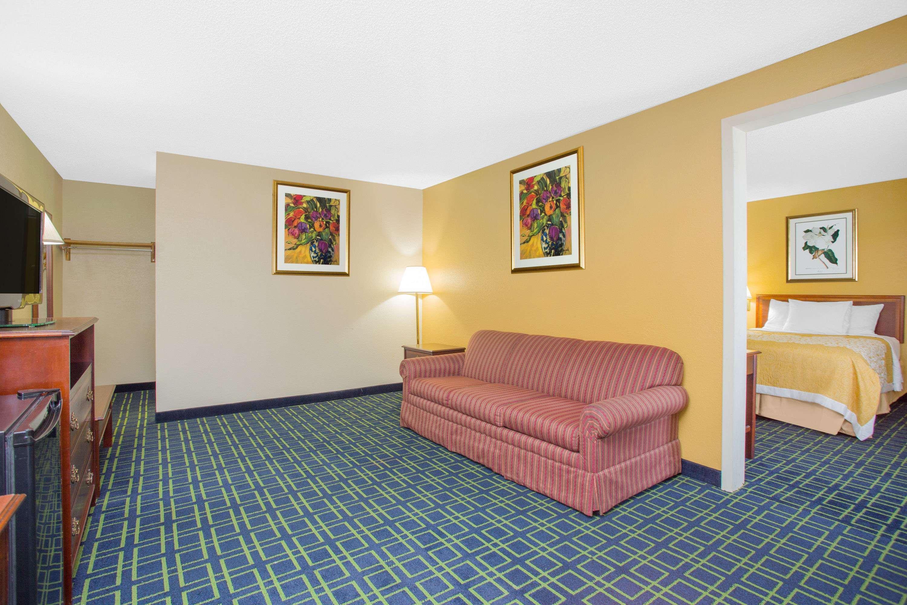 Days Inn By Wyndham Greenville Dış mekan fotoğraf
