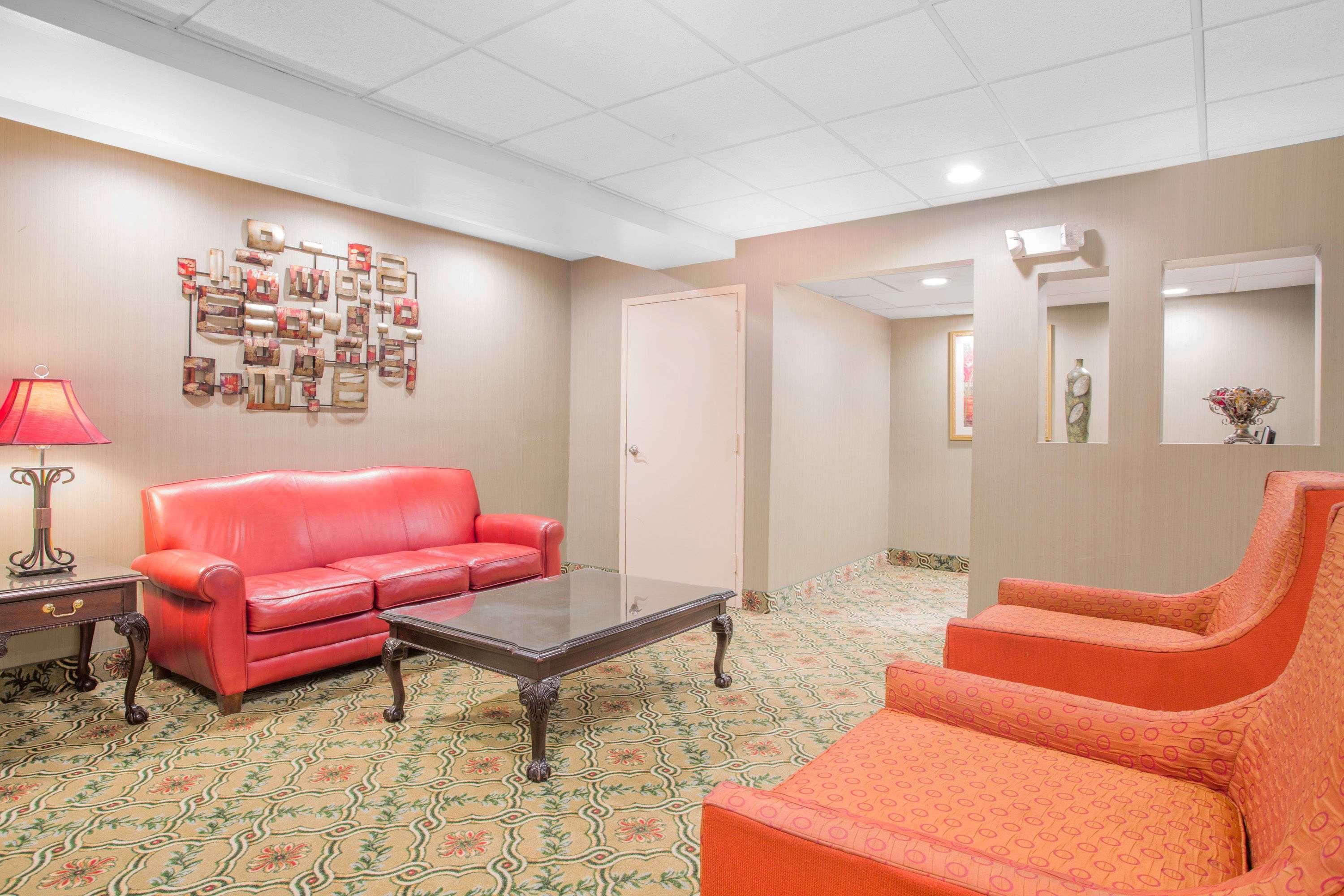 Days Inn By Wyndham Greenville Dış mekan fotoğraf