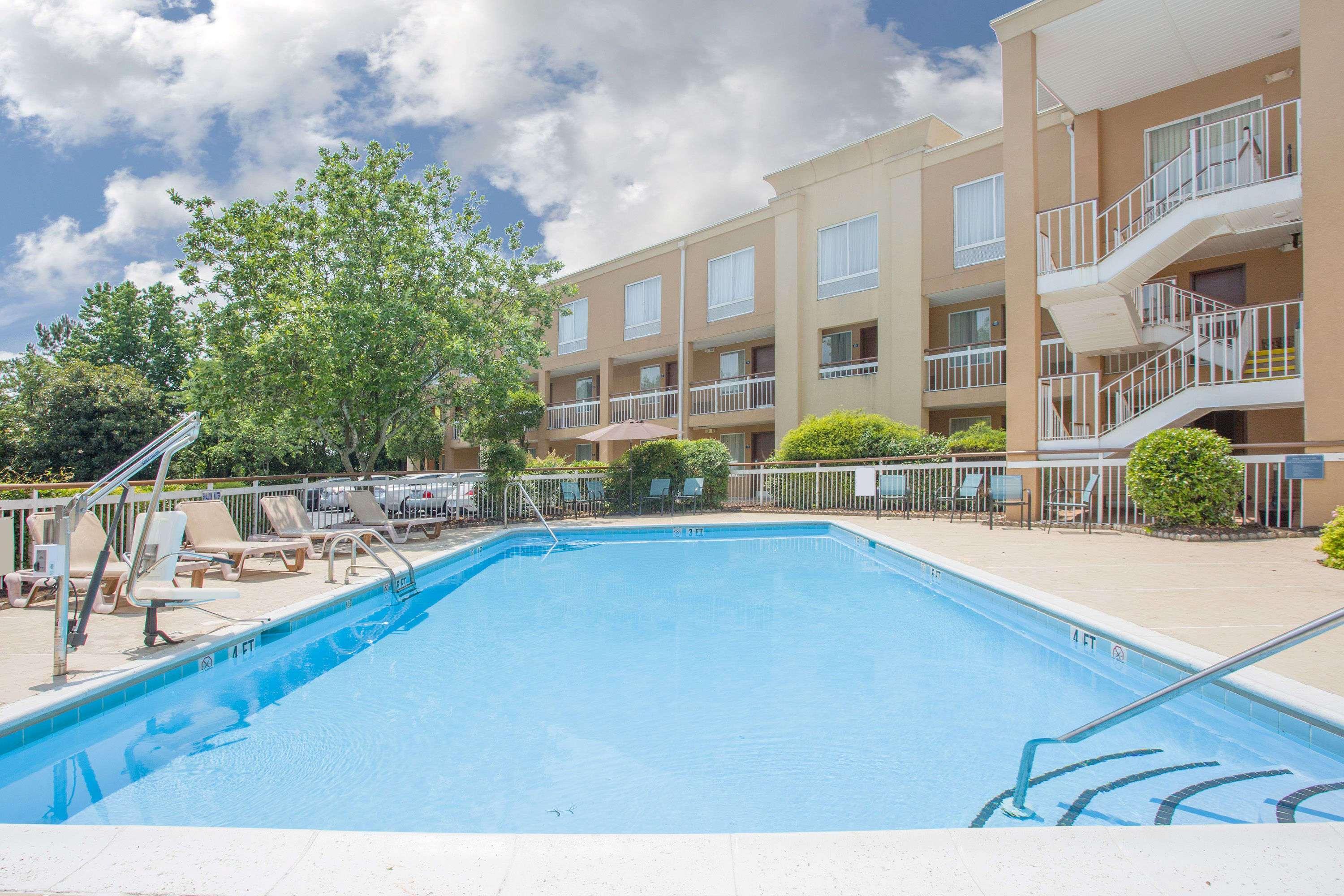 Days Inn By Wyndham Greenville Dış mekan fotoğraf