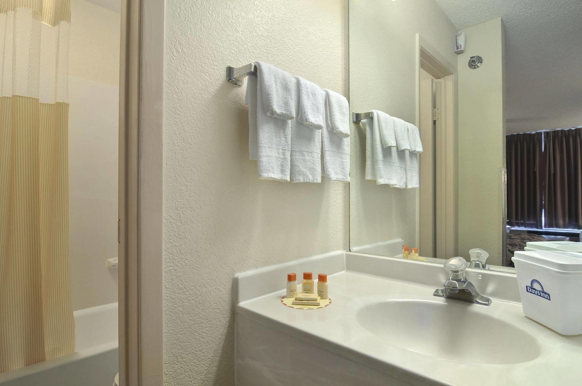 Days Inn By Wyndham Greenville Oda fotoğraf
