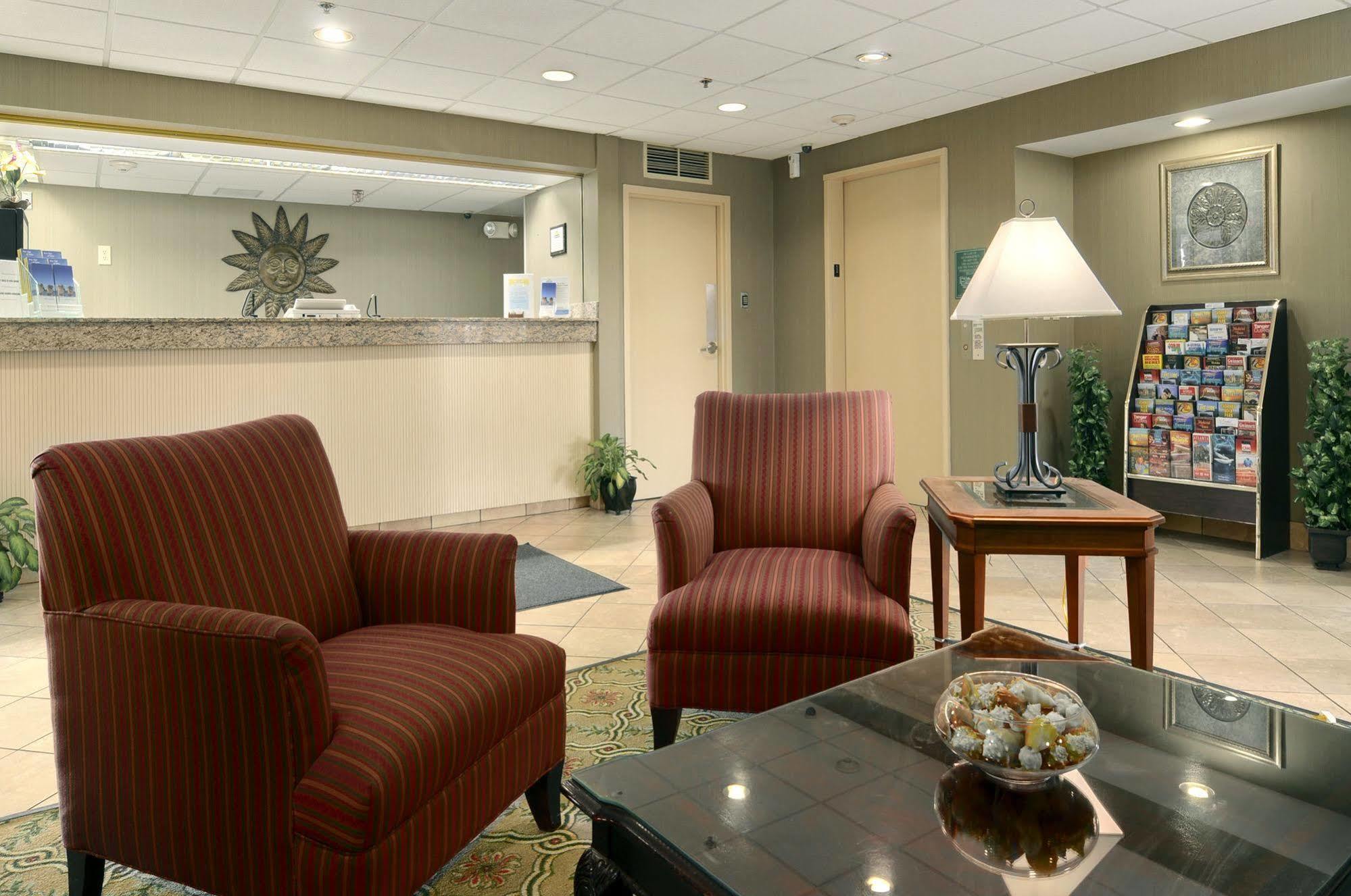 Days Inn By Wyndham Greenville Dış mekan fotoğraf
